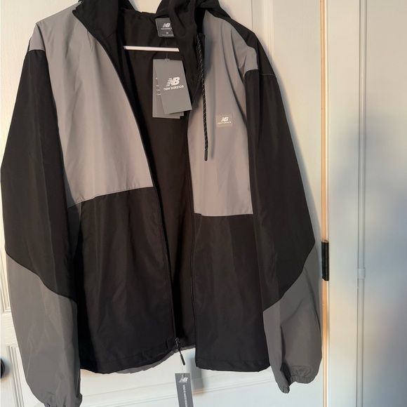 New Balance Black and Gray Windbreaker Jacket - Picture 1 of 9